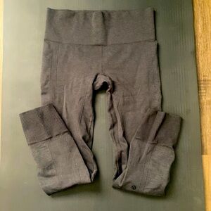 Lululemon seamless leggings‎ size 4 25”